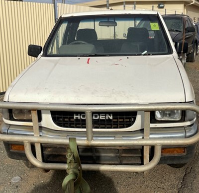 Impounded Vehicle: WHITE HOLDEN Registration: 9LW554