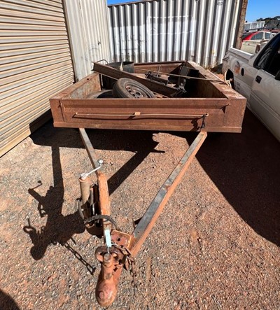 Impounded Vehicle: SILVER/WHITE TRAILER Registration: N/A